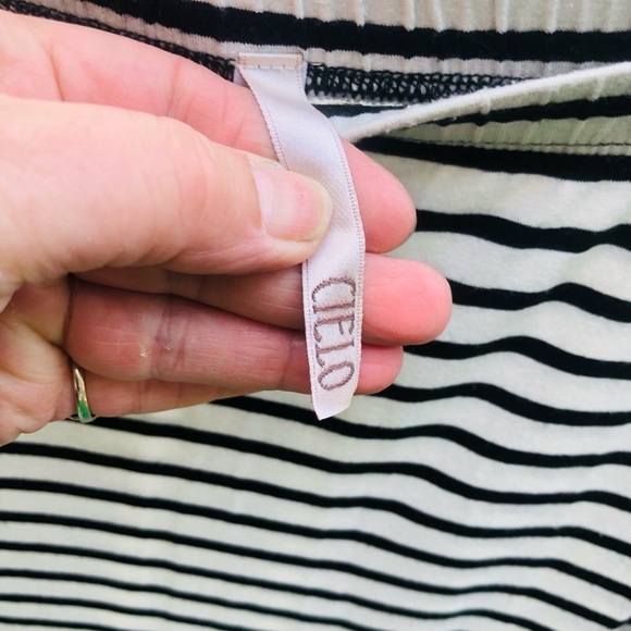Cielo size Medium black & white stripe pull on maxi skirt with stretch - Picture 5 of 8